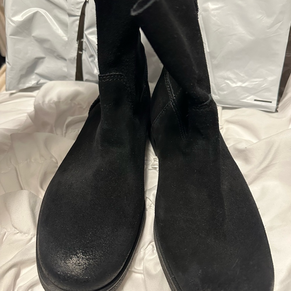 Authentic Uggs Perfect For Winter !! - image 2